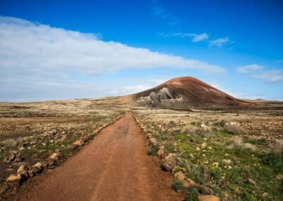 Trekking on Calderón Hondo volcano