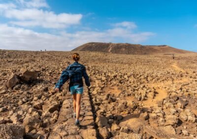 Trekking on Calderón Hondo volcano